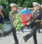 Возложение венков и цветов на Новодевичьем и Троекуровском кладбищах