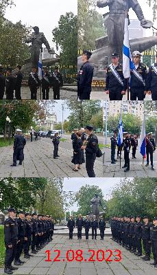 12 августа 2023 года в Москве у памятника АПЛ "Курск" прошли траурные мероприятия