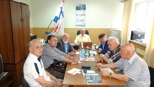 Поздравление вице-адмирала Михайлова Ю.Г. с 25-летием Союза моряков-подводников